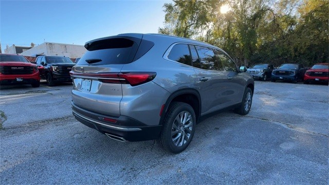 Buick Enclave Vehicle Full-screen Gallery Image 08