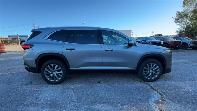 Buick Enclave Vehicle Full-screen Gallery Image 09