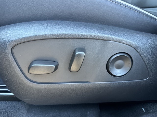 Buick Enclave Vehicle Full-screen Gallery Image 12