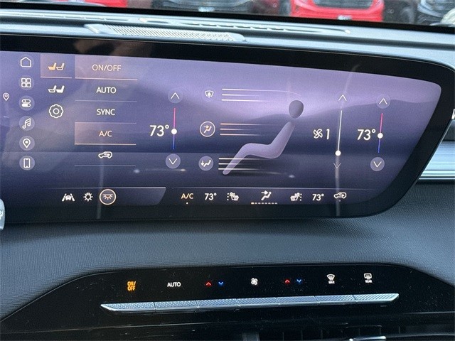 Buick Enclave Vehicle Full-screen Gallery Image 19