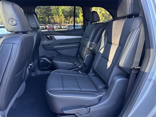 Buick Enclave Vehicle Full-screen Gallery Image 22