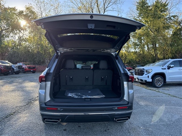 Buick Enclave Vehicle Full-screen Gallery Image 24