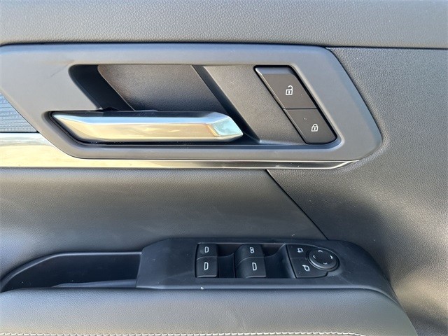 GMC Terrain Vehicle Full-screen Gallery Image 13