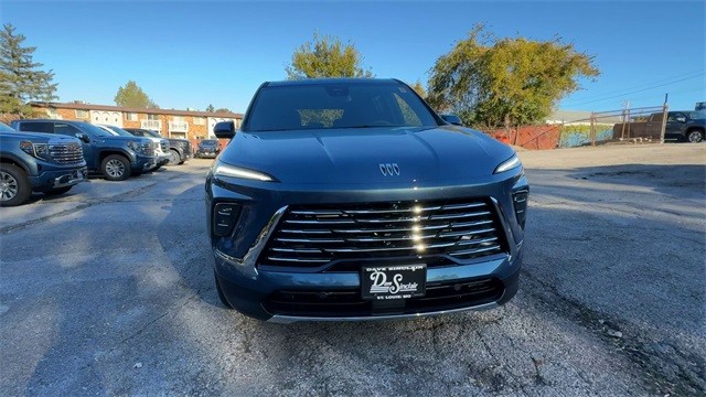 Buick Enclave Vehicle Full-screen Gallery Image 03