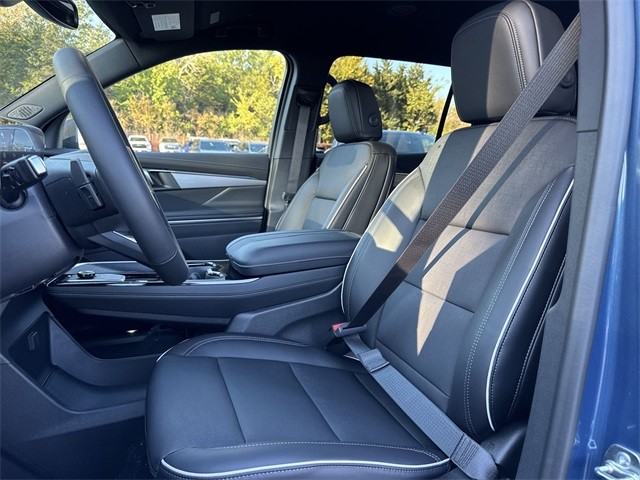 Buick Enclave Vehicle Full-screen Gallery Image 11