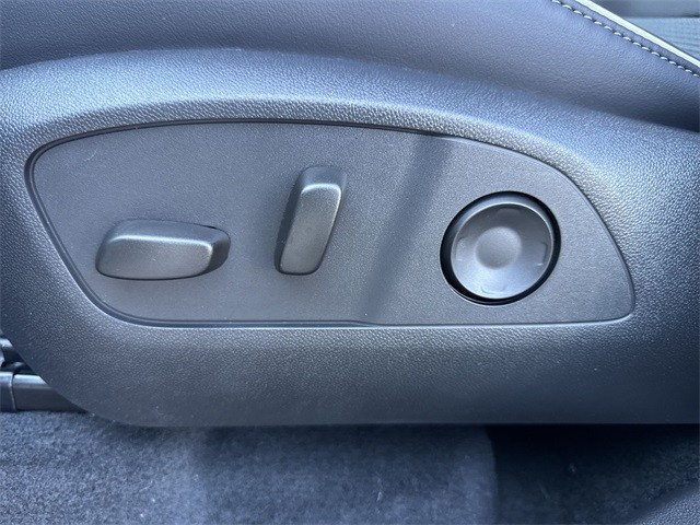 Buick Enclave Vehicle Full-screen Gallery Image 12