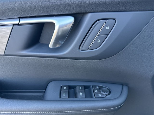 Buick Enclave Vehicle Full-screen Gallery Image 13