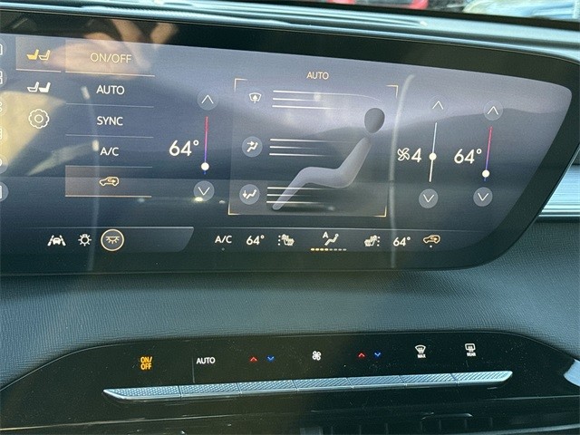 Buick Enclave Vehicle Full-screen Gallery Image 19