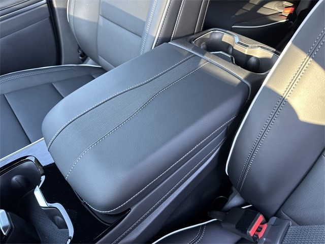 Buick Enclave Vehicle Full-screen Gallery Image 21