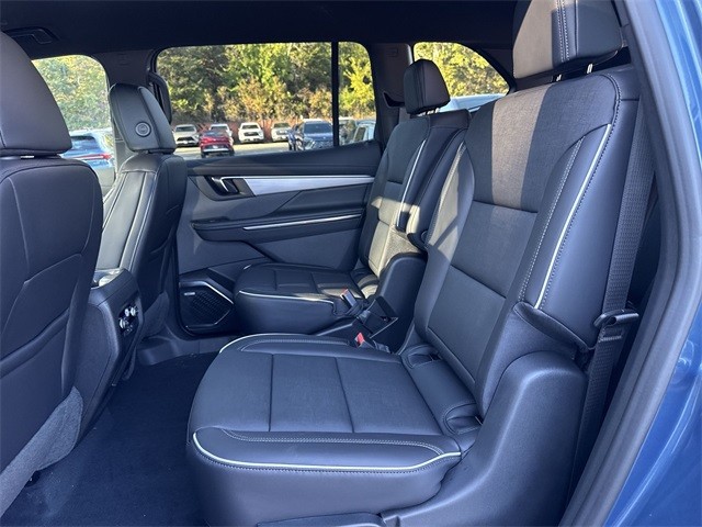 Buick Enclave Vehicle Full-screen Gallery Image 22