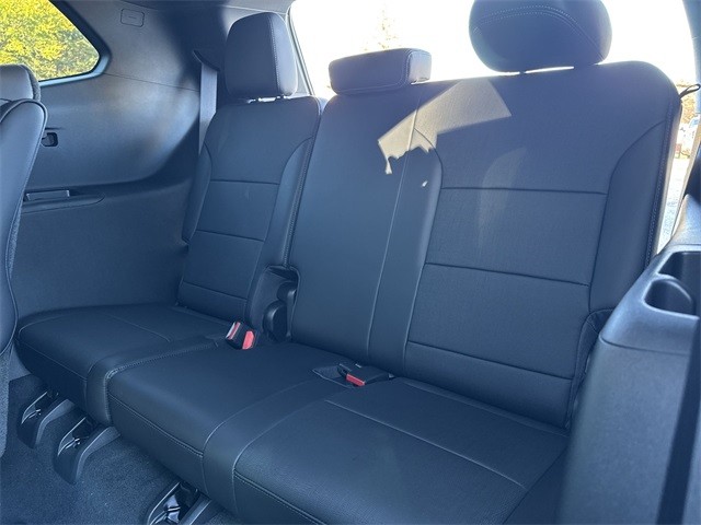 Buick Enclave Vehicle Full-screen Gallery Image 23