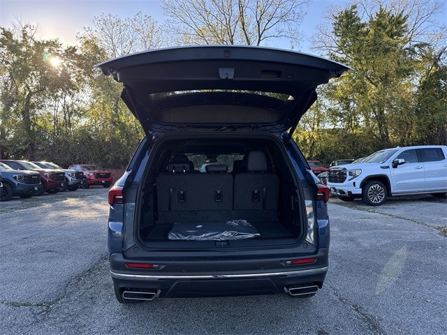 Buick Enclave Vehicle Full-screen Gallery Image 24