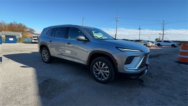 Buick Enclave Vehicle Full-screen Gallery Image 02