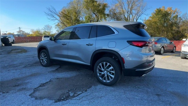 Buick Enclave Vehicle Full-screen Gallery Image 06