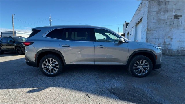 Buick Enclave Vehicle Full-screen Gallery Image 09