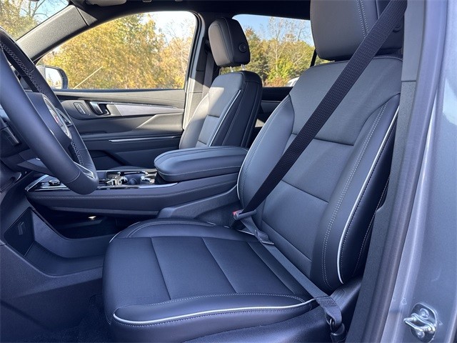 Buick Enclave Vehicle Full-screen Gallery Image 11