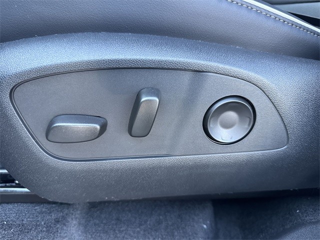 Buick Enclave Vehicle Full-screen Gallery Image 12