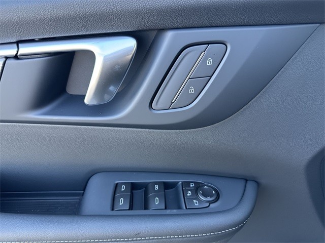 Buick Enclave Vehicle Full-screen Gallery Image 13