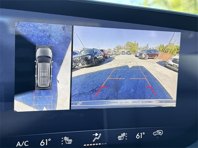 Buick Enclave Vehicle Full-screen Gallery Image 17