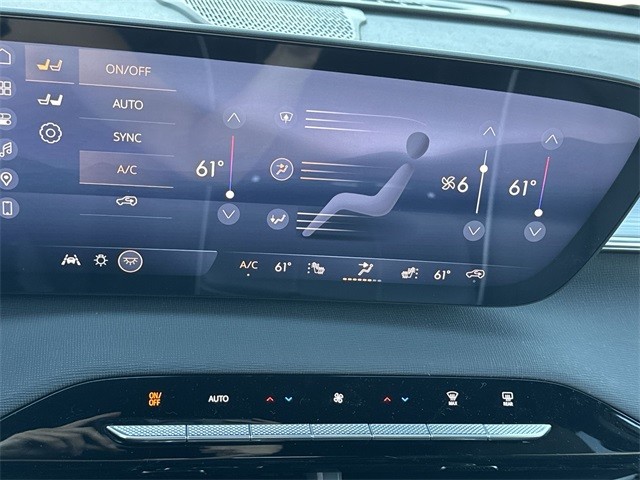 Buick Enclave Vehicle Full-screen Gallery Image 19