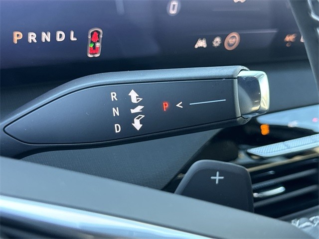 Buick Enclave Vehicle Full-screen Gallery Image 20