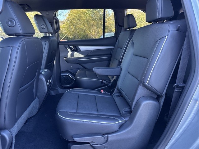 Buick Enclave Vehicle Full-screen Gallery Image 22