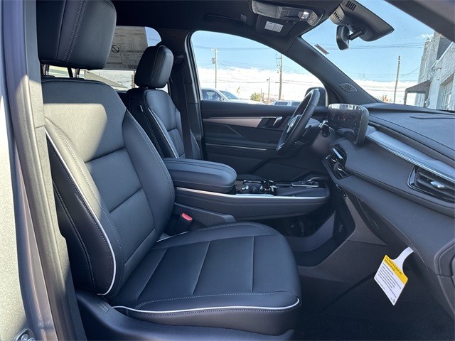 Buick Enclave Vehicle Full-screen Gallery Image 25