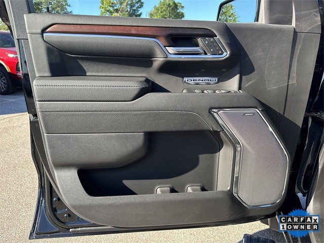 GMC Sierra 1500 Vehicle Full-screen Gallery Image 26