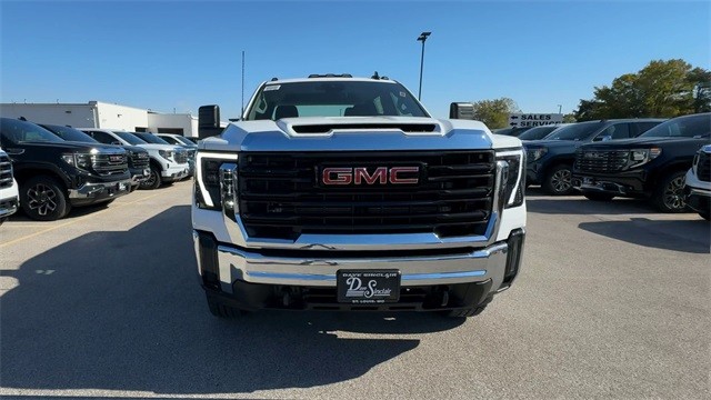 GMC Sierra 3500HD Vehicle Full-screen Gallery Image 03