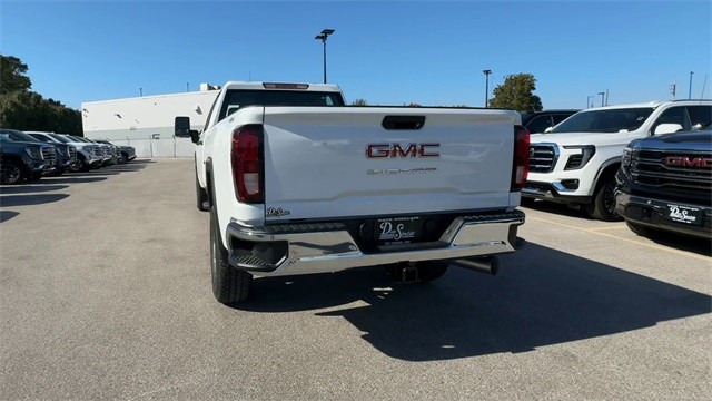 GMC Sierra 3500HD Vehicle Full-screen Gallery Image 07