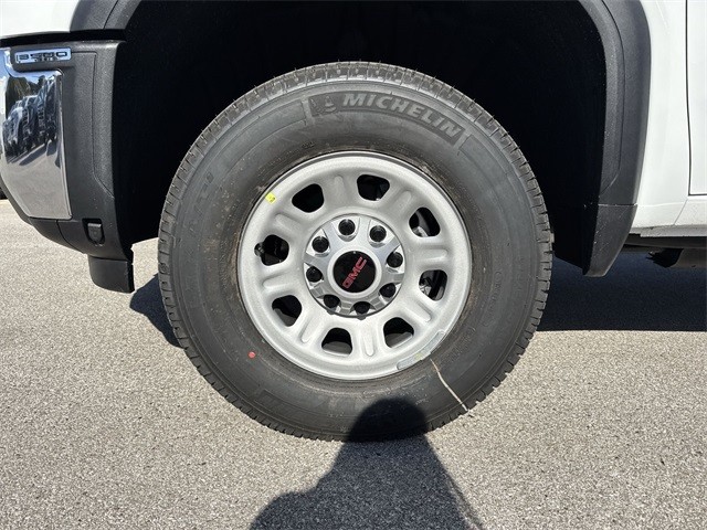 GMC Sierra 3500HD Vehicle Full-screen Gallery Image 10