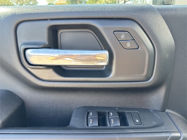 GMC Sierra 3500HD Vehicle Full-screen Gallery Image 13