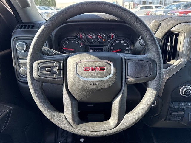 GMC Sierra 3500HD Vehicle Full-screen Gallery Image 14