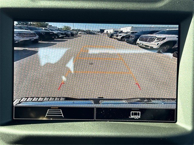 GMC Sierra 3500HD Vehicle Full-screen Gallery Image 17