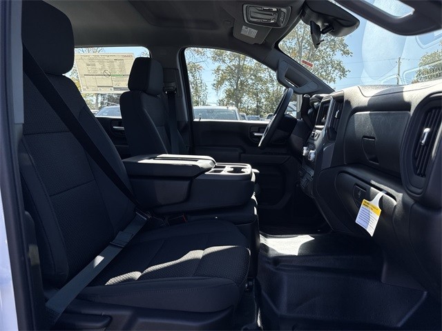 GMC Sierra 3500HD Vehicle Full-screen Gallery Image 23