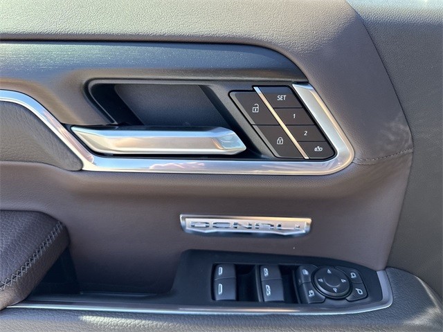 GMC Sierra 1500 Vehicle Full-screen Gallery Image 13