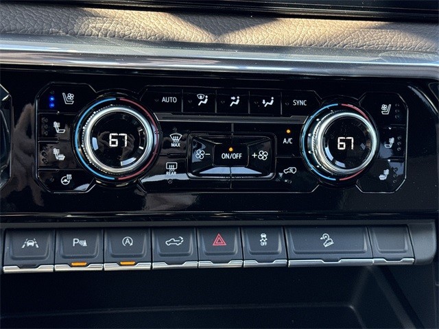 GMC Sierra 1500 Vehicle Full-screen Gallery Image 19