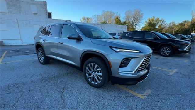 Buick Enclave Vehicle Full-screen Gallery Image 02