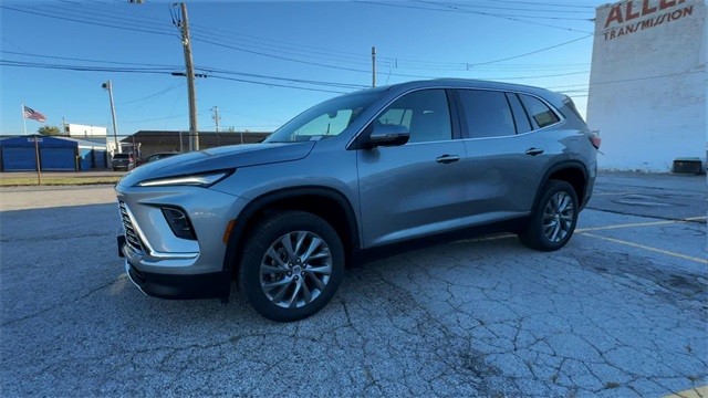 Buick Enclave Vehicle Full-screen Gallery Image 04