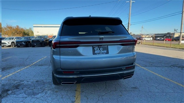 Buick Enclave Vehicle Full-screen Gallery Image 07