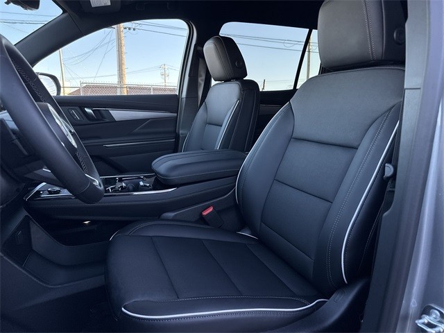 Buick Enclave Vehicle Full-screen Gallery Image 11