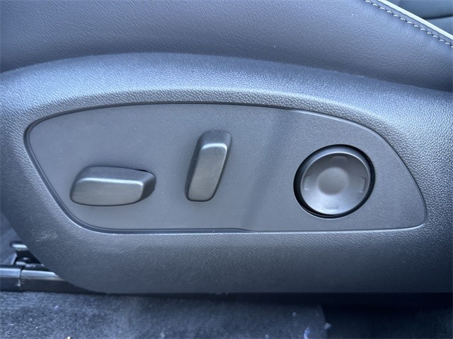 Buick Enclave Vehicle Full-screen Gallery Image 12