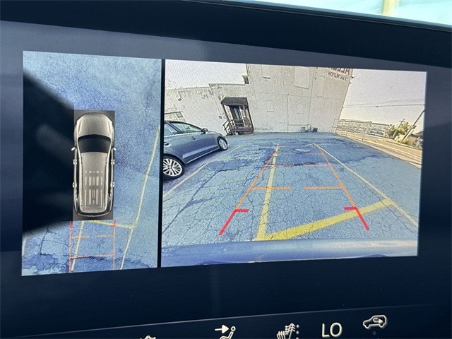 Buick Enclave Vehicle Full-screen Gallery Image 17