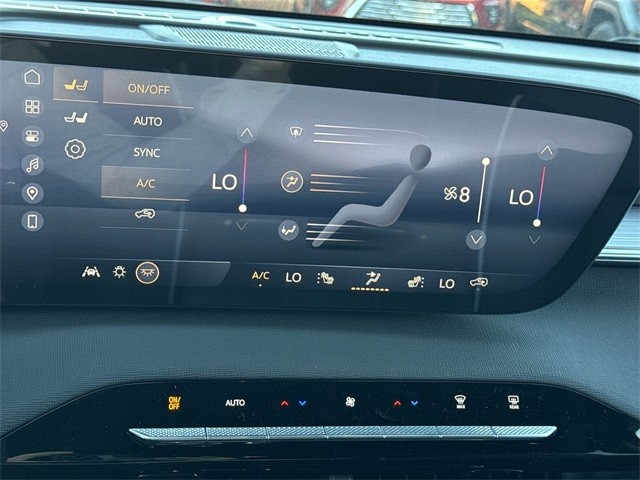 Buick Enclave Vehicle Full-screen Gallery Image 19