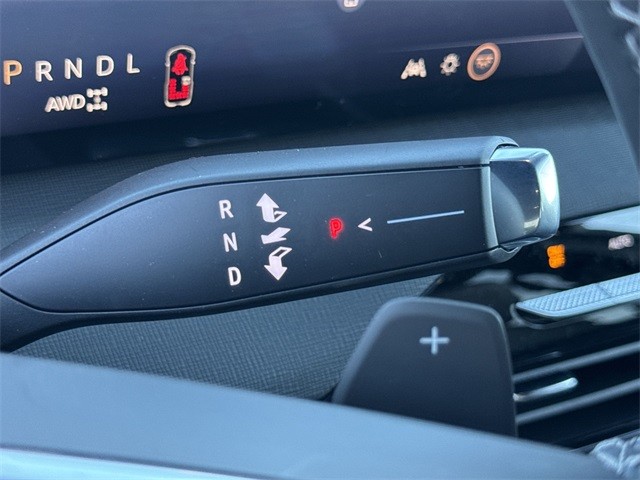 Buick Enclave Vehicle Full-screen Gallery Image 20