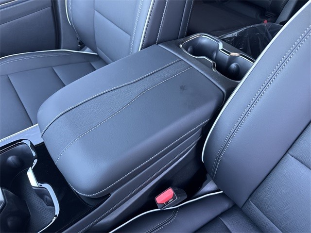 Buick Enclave Vehicle Full-screen Gallery Image 21