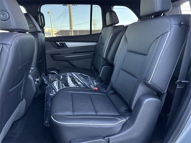 Buick Enclave Vehicle Full-screen Gallery Image 22