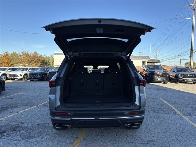 Buick Enclave Vehicle Full-screen Gallery Image 24