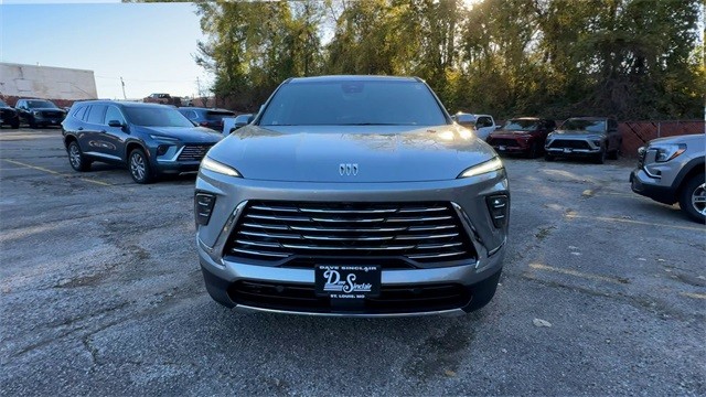 Buick Enclave Vehicle Full-screen Gallery Image 03