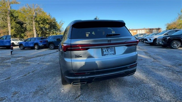 Buick Enclave Vehicle Full-screen Gallery Image 07